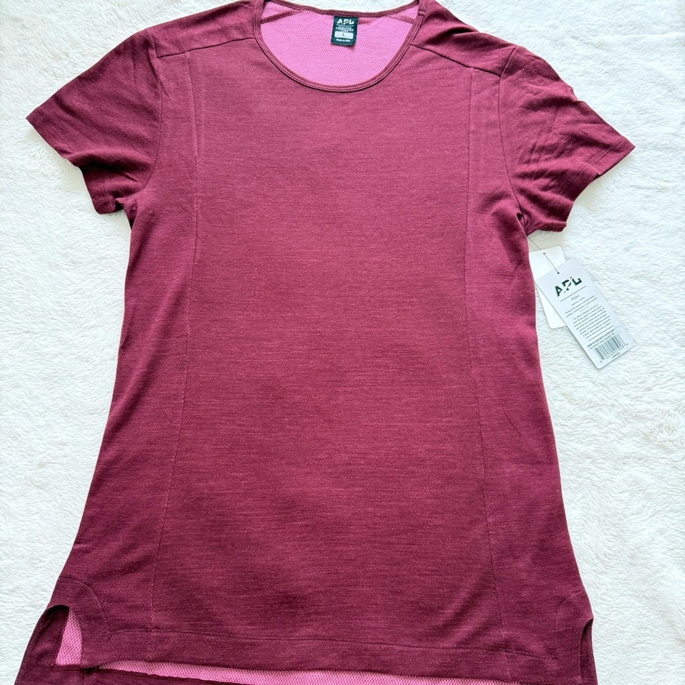 NWT!!! APL men athlete Tshirt size L